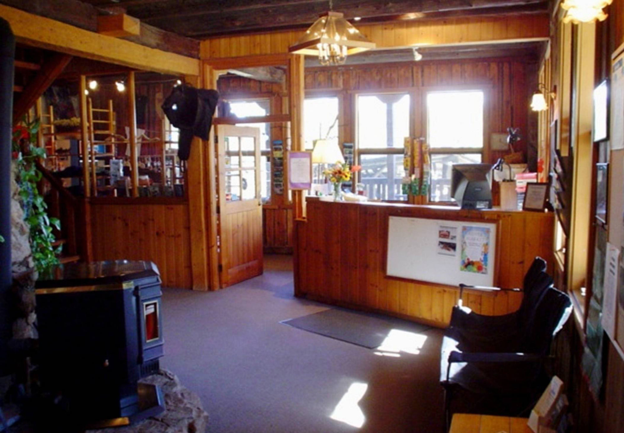 Helmcken Falls Lodge Cabin Rooms&RV Park Clearwater Buitenkant foto